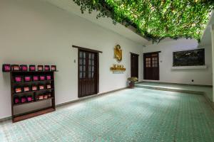an empty room with a room with a ceiling at Casa Sierra Norte in Zacatlán