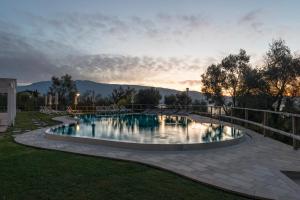 The swimming pool at or close to La Chioma di Berenice Garda Residence