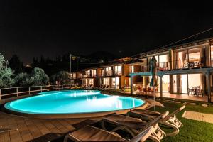 The swimming pool at or close to La Chioma di Berenice Garda Residence