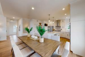 a living room with a table and a kitchen at Sapphire Sol in Ocean City