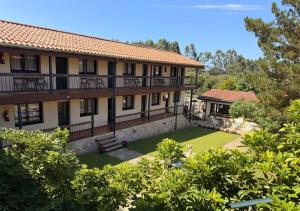 an apartment building with a yard with a lawn at Aldea del Trasgu in Cuerres