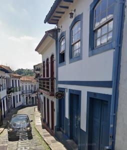 a car parked on a street next to a building at Sobiuai 72 in Ouro Preto +2 photos