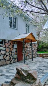 a house with a stone building with a red door at Chimgan Mountain in nature in Chimgan
