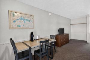 a dining room with a table and chairs and a tv at Little River Marina in Cedar Bluff