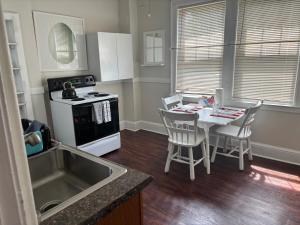 a kitchen with a table with chairs and a stove at The Traveler Suite C1 in Hartford