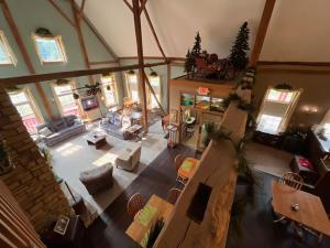 an overhead view of a living room with at The Barn Inn Bed and Breakfast in Millersburg