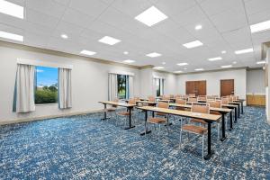 a classroom with desks and chairs in a room at Hampton Inn and Suites Swansboro Near Camp Lejeune in Swansboro +23 photos