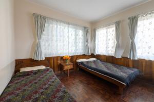 Postel nebo postele na pokoji v ubytování Dondrub Guest House