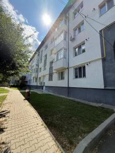 a brick sidewalk next to a large building at Rosu Residence 2 in Onești