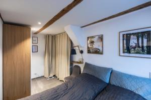 a bedroom with a blue bed in a room at CPH Guest Homes in Copenhagen