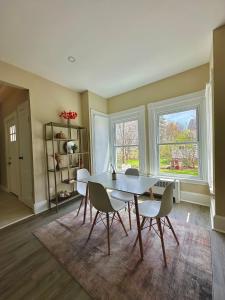 a dining room with a table and chairs at Clinton Rooms - By Outlets and Beach in Clinton