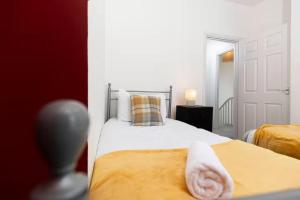 a bedroom with a bed with towels on it at 3 Bedroom House In Jarrow, Sleeps 6, Near Port of Tyne & Free Parking in Jarrow +3 photos