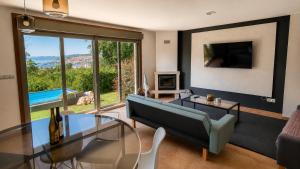 a living room with a couch and a glass table at O IGREXARIO Vacacional in Cangas de Morrazo