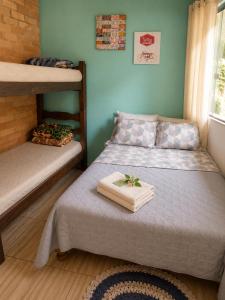 a bedroom with two bunk beds and a window at Aconchego Caminho das Cachoeiras in Rio Acima +57 photos