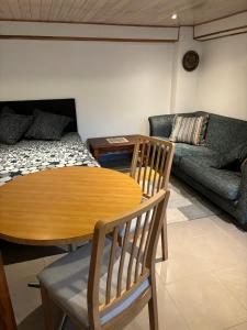 a living room with a table and a couch at Studio climatisé in Paray-Vieille-Poste