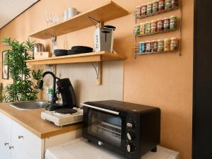 a kitchen with a toaster oven on a counter at Ruhiges & gemütliches Studio in Schneverdingen