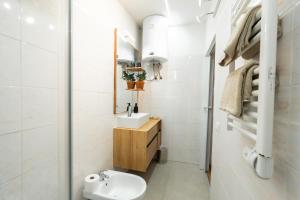 a small bathroom with a sink and a toilet at Porta Toscana in Poggibonsi