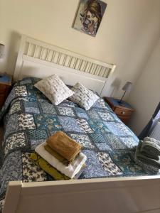 a bedroom with a bed with a quilt and pillows at Apartament 2-pokojowy, z atrakcjami dla dzieci in Kolonia Salnia