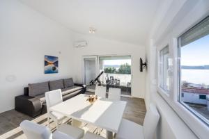 a living room with a white table and chairs at Apartment Paulo&Lorenco in Sveti Filip i Jakov