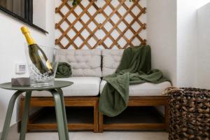 a living room with a couch and a table at Sasha Wave Studio in Popeşti-Leordeni