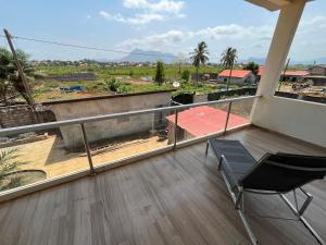 a balcony with a chair and a view at Belle Villa Kassonyah, Conakry in Conakry