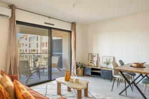 a living room with a couch and a table at Le Cocon d'Orezza - Appart Climatisé avec Balcon in Penta-di-Casinca