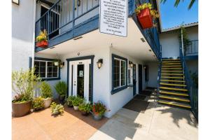 a building with stairs and potted plants in front of it at Solano Inn Vallejo Napa Valley - Six Flags in Vallejo
