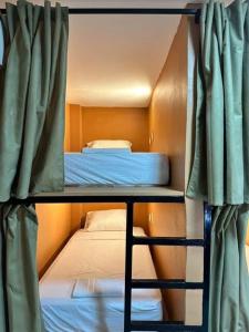 a couple of bunk beds in a room at Mosaico Cartagena Hotel in Cartagena de Indias