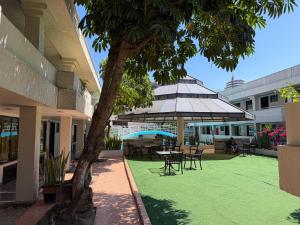 อาคารที่มีโรงแรม