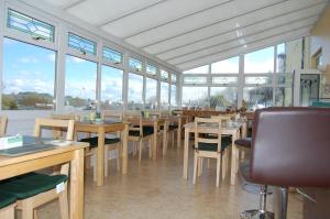 A restaurant or other place to eat at Tregenna Guest House