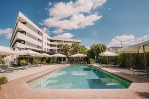 Poolen vid eller i närheten av Hotel Enterprise