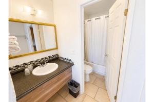 a bathroom with a sink and a toilet at Solano Inn Vallejo Napa Valley - Six Flags in Vallejo +19 photos