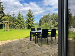 a table and chairs with a view of a field at 4-Steine-Blick, Wohnung "Zur Kaiserkrone" in Schöna