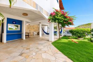 a patio with a yard with a swing at Pousada Villa Grécia in Aracaju +34 photos