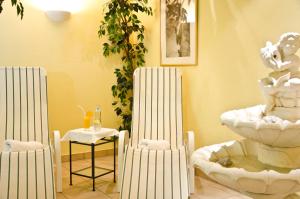 A seating area at Hotel Tannenhof