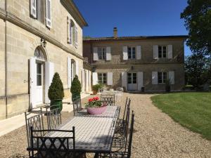 a table and chairs in front of a building at Chateau Du Payre in Cardan