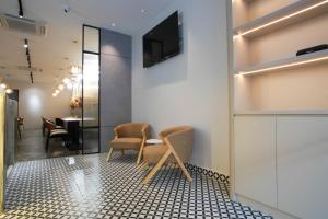 a waiting room with two chairs and a tv on a wall at USJ NPW New PinkWay Hotel in Subang Jaya +28 photos