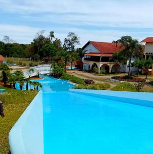 an overhead view of a swimming pool in front of a house at Moldavite Bungalow in Treze Tílias
