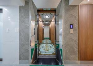 a hallway with a staircase in a building at LAN HA PEARL HOTEl in Cat Ba