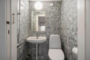 a bathroom with a sink and a toilet and a mirror at 729-Thyboron-Vesterhavsgade-112 in Thyborøn +32 photos
