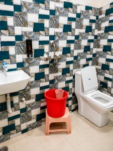 Kupatilo u objektu Hotel Brij Vaas - Located Near Major Temples #AC Rooms #Peaceful Location #Near Prem Mandir