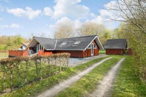 a house with a dirt road in front of it at 0658-Toftlund-Ostmarken-56 in Toftlund