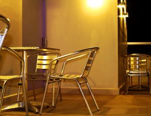 a group of chairs and tables in a room at Business Class Prims Hotel in Jaén