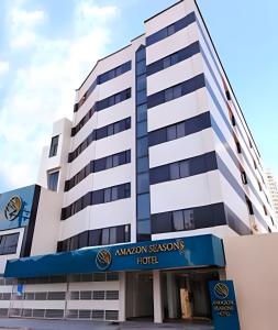 a building with the amazon seasons hotel at Hotel Amazon Seasons VN in Belém