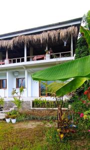 a view of a house from the garden at A'Resta Samasta Green Lodge in Praya