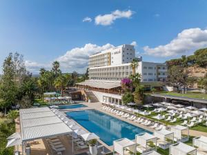 an aerial view of a hotel with a pool and lounge chairs at Meliá Lloret de Mar in Lloret de Mar