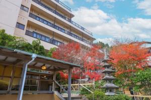 a building with autumn trees in front of it at Yugawara Chiyodasou in Yugawara