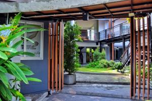 a view from the outside of a house with a pergola at Z2 Boutique Hotel in Ban Samet