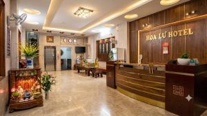 a lobby of a hotel with a hair salon at HOTEL HOA LU Buôn Ma Thuột in Buôn Kô Sir