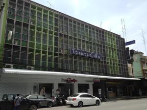 a large building with cars parked in front of it at Numsin Hotel in Ban Rong Chang